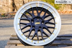  BBS LM R17 7.5J ET35 5*112 (F138)  Черный, полированный обод, золотые ботики